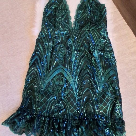 PrettyLittleThing Teal Sequin Mini Dress - Picture 4 of 5
